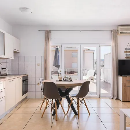 Apartment Planikovica Trogir Exterior photo